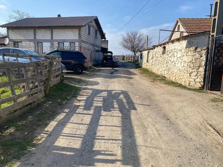 Teren de 5500 mp, în Nord