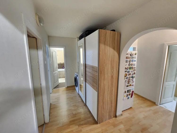 Apartament cu 3 camere decomandat, mobilat în Steaua