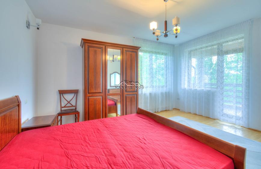 Casă individuală cu 5 camere cu Teren 700 Mp în Est