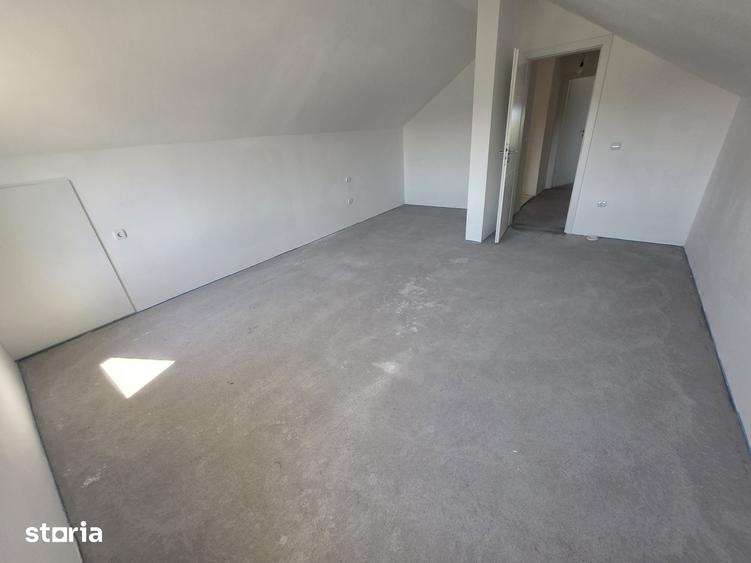 Casă cu 8 camere cu Teren 564 Mp în Dudeștii Noi