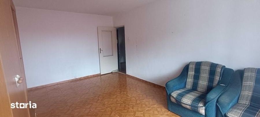 Apartament cu 3 camere decomandat în Sud