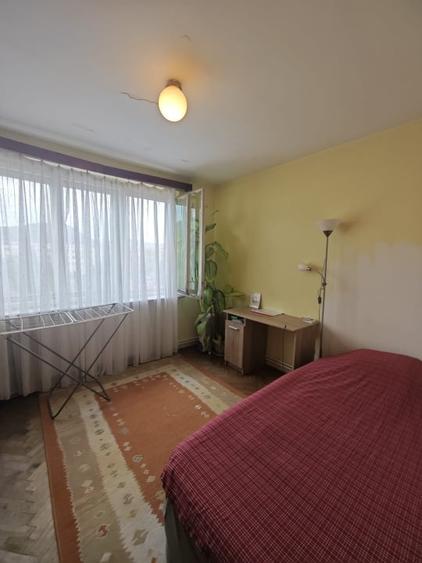 Apartament cu 4 camere decomandat, mobilat în Săsar