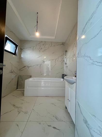 Penthouse cu 3 camere, mobilat în Palazu Mare
