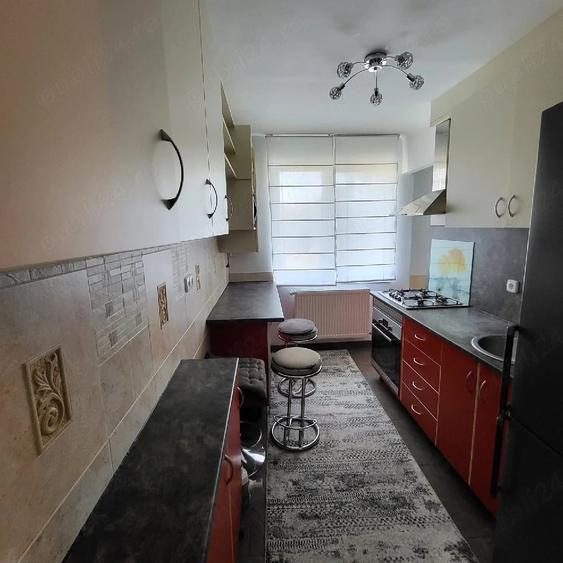 Apartament cu 3 camere semidecomandat în Central