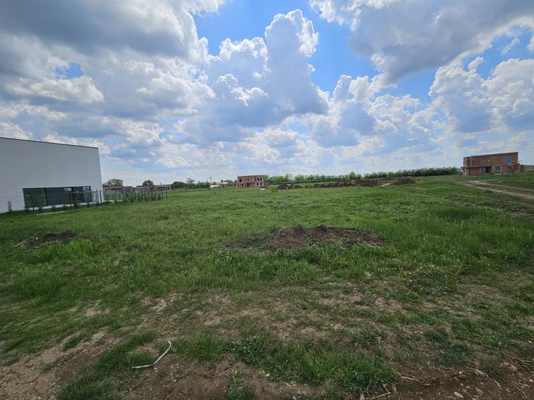 Teren Construcții intravilan de 973 mp, în Giarmata