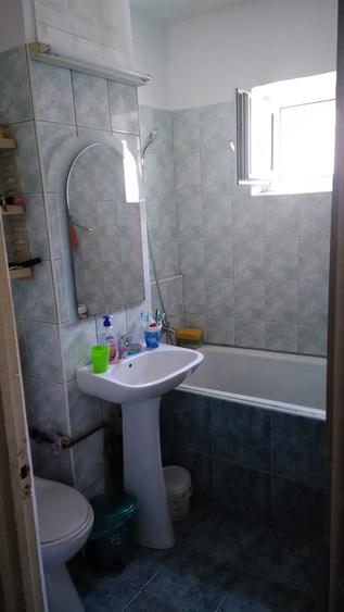 Apartament cu 3 camere decomandat în Lipovei