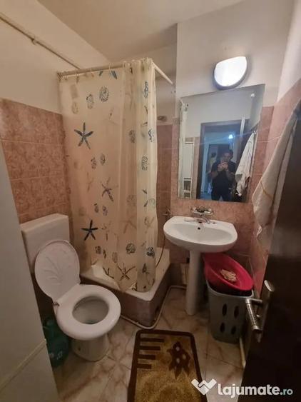 Apartament cu 4 camere decomandat în Dacia