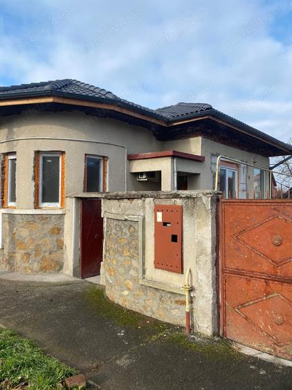 Casă cu 4 camere cu Teren 1000 Mp în Central