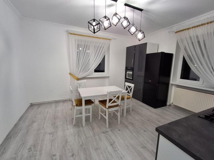 Apartament cu 3 camere decomandat, mobilat în Trei Stejari