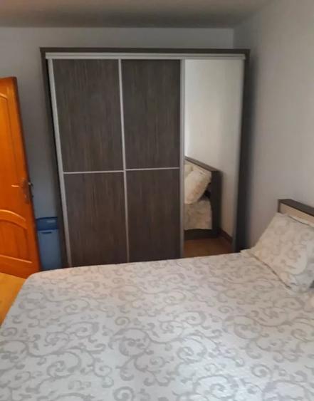 Apartament cu 3 camere decomandat, mobilat în Brâncoveanu