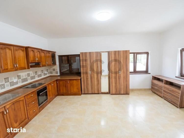Casă cu 4 camere cu Teren 1439 Mp în Girișu de Criș