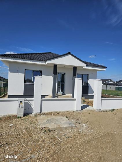 Casă cu 4 camere cu Teren 500 Mp în Central