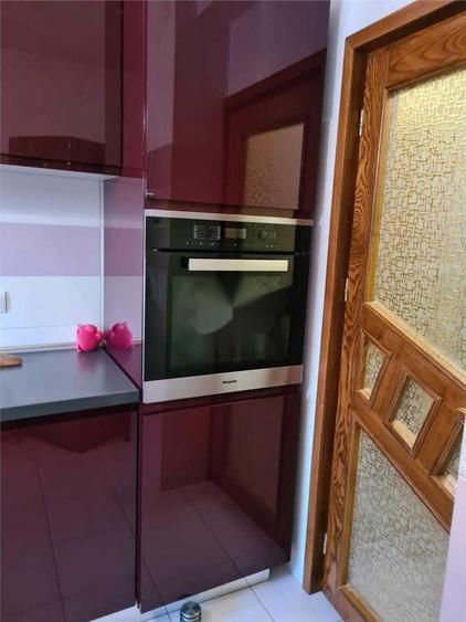 Apartament cu 3 camere decomandat în Podu Roș