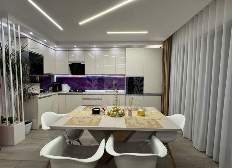 Apartament cu 3 camere decomandat, mobilat în Albert
