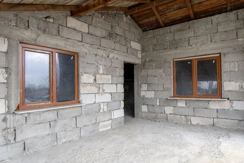 Casă cu Teren 1487 Mp în Tătăranu