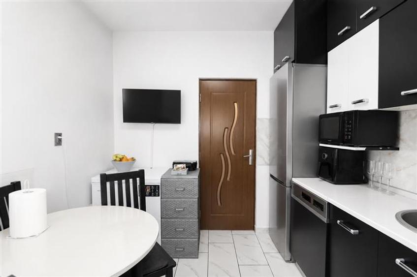 Apartament cu 2 camere decomandat în Tractorul