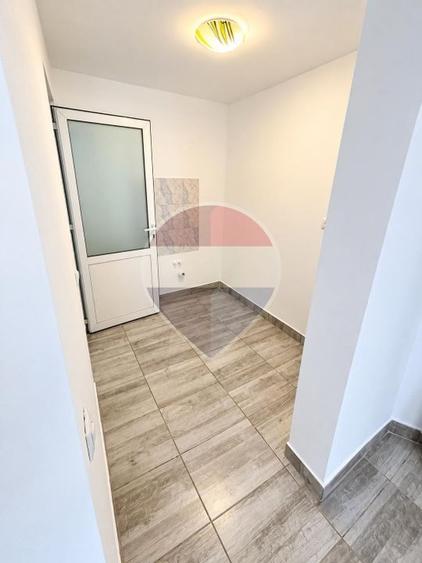 Spațiu comercial, de 48 mp, în Periferie