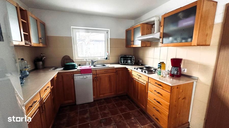 Casă cu Teren 2000 Mp în Central