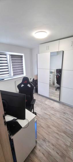 Apartament cu 3 camere decomandat în Republicii