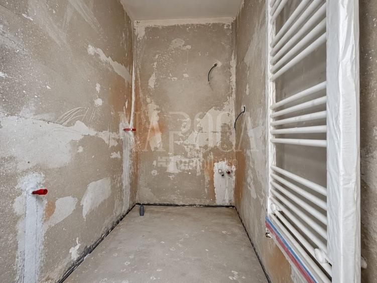 Apartament cu 3 camere semidecomandat în Florești