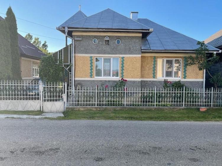 Casă cu 3 camere în Berbești