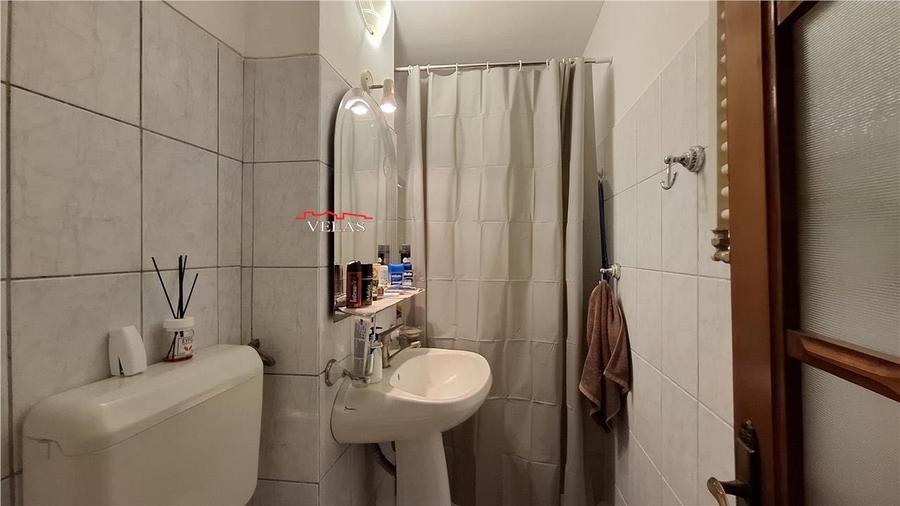 Apartament cu 3 camere decomandat, mobilat în Central