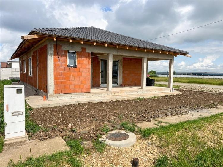 Casă cu 4 camere cu Teren 437 Mp în Sântandrei