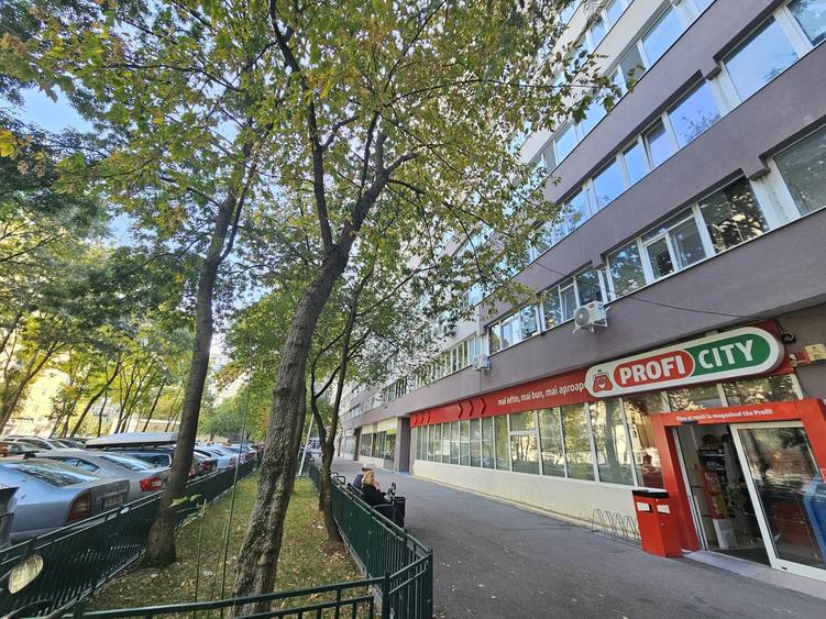 Apartament cu 3 camere în Drumul Taberei