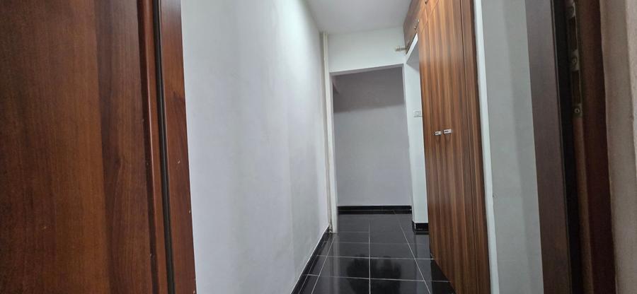 Apartament cu 3 camere semidecomandat, mobilat în Micro 5