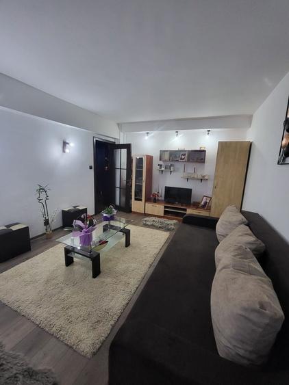 Apartament cu 2 camere decomandat, mobilat în Central