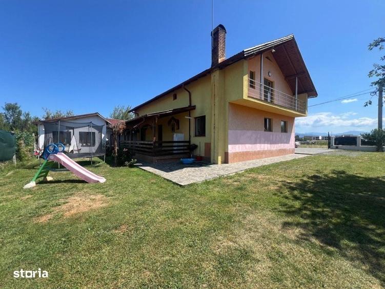 Casă cu 4 camere cu Teren 12 Mp în Săsar