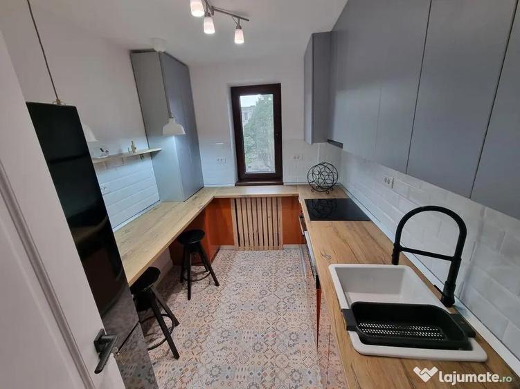Apartament cu 3 camere semidecomandat, mobilat în Tomis II