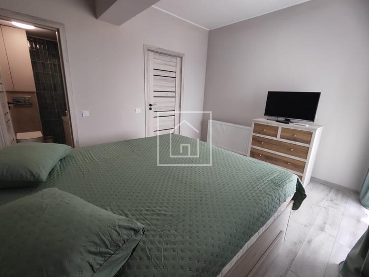 Apartament cu 3 camere semidecomandat, mobilat în Periferie