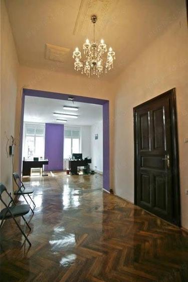 Apartament cu 5 camere decomandat în Elisabetin