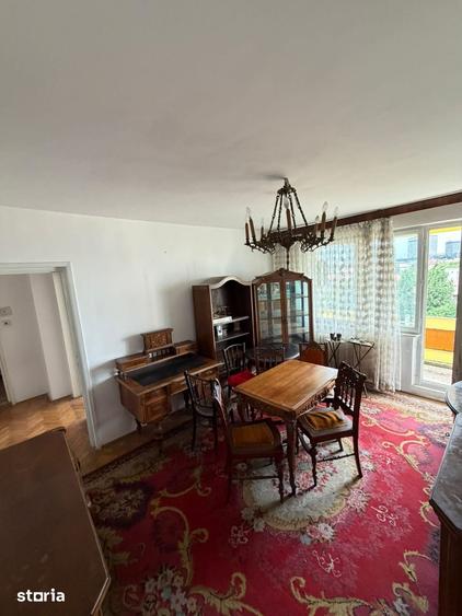 Apartament cu 3 camere semidecomandat în Punctele Cardinale
