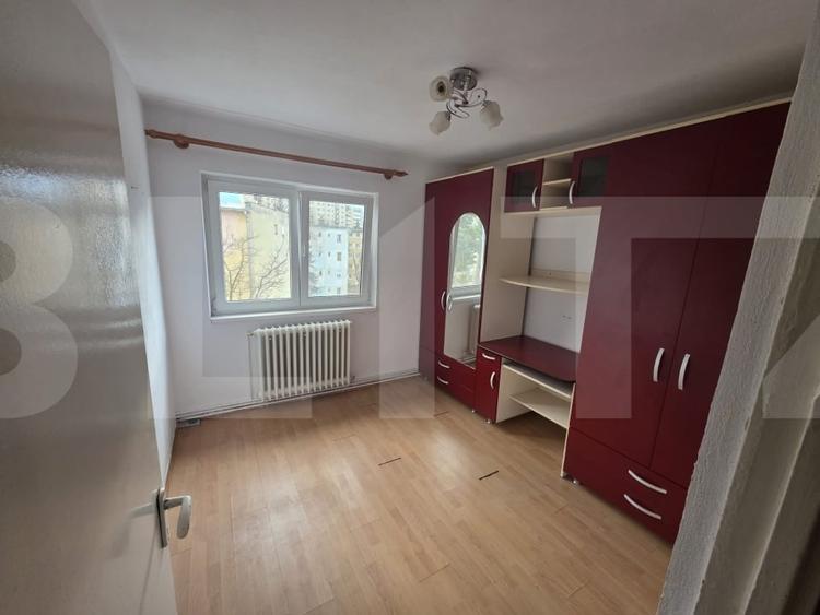 Apartament cu 2 camere semidecomandat, mobilat în Simeria