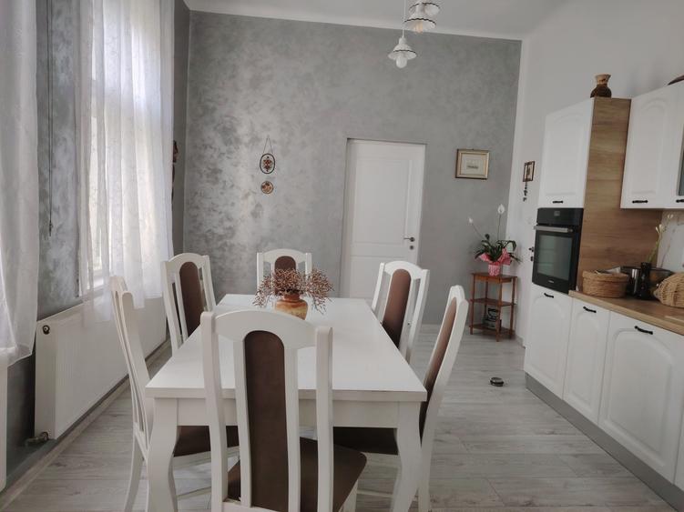 Casă cu 3 camere în Ghioroc