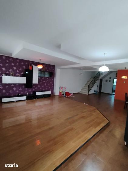 Casă cu 5 camere cu Teren 400 Mp în Călărași