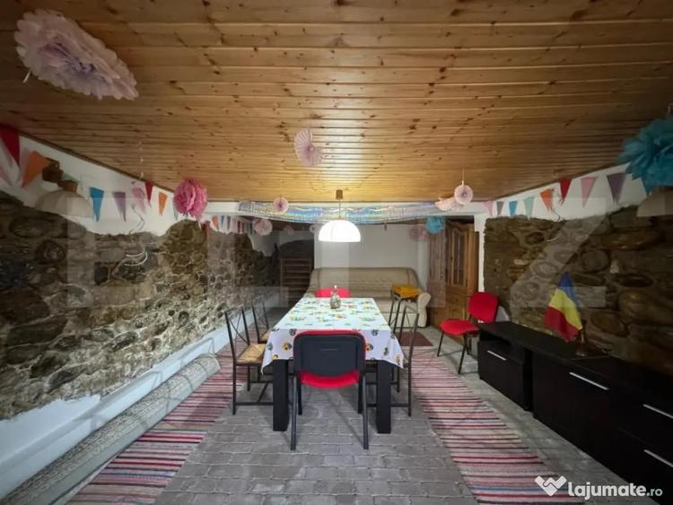 Casă cu 4 camere cu Teren 1000 Mp în Central