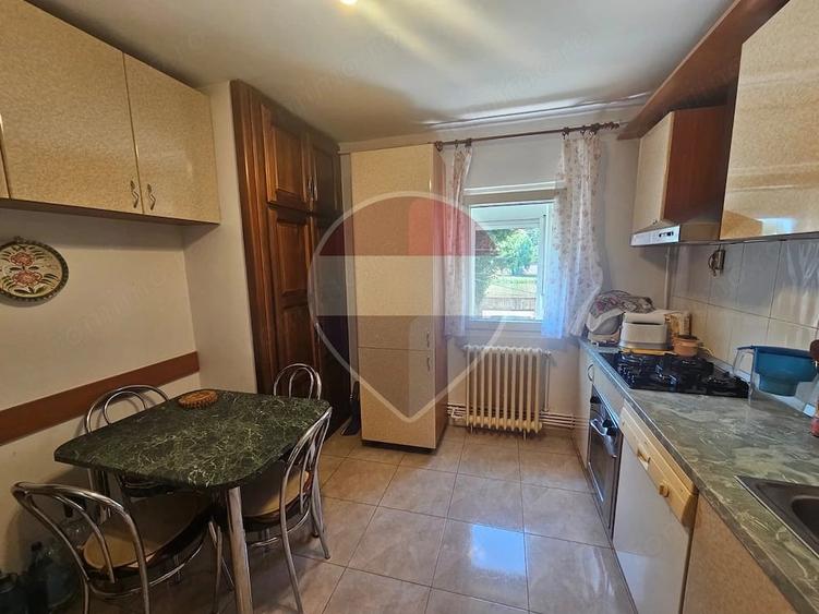 Apartament cu 4 camere decomandat în Central