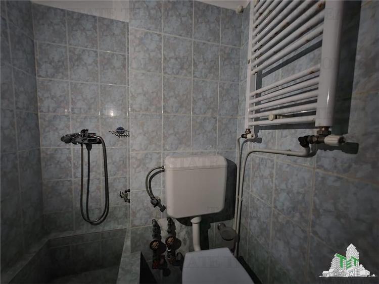 Apartament cu 5 camere decomandat, mobilat în Sud