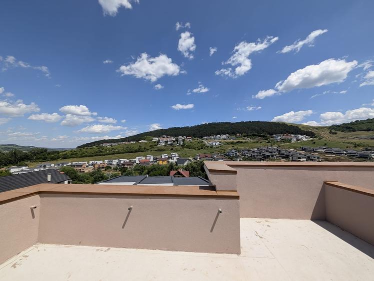 Duplex cu 5 camere cu Canalizare în Florești