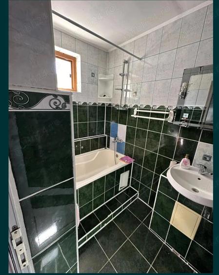 Apartament cu 3 camere decomandat în Școlilor
