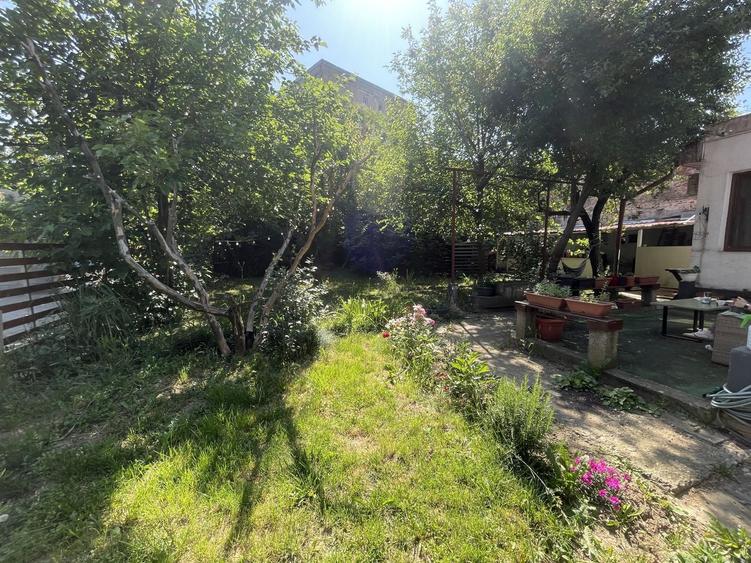 Casă individuală cu 3 camere cu Canalizare în Girocului