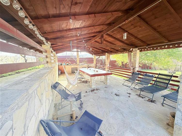 Casă individuală cu 4 camere cu Teren 1670 Mp în Bârnova