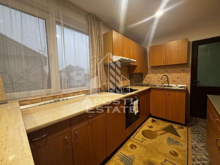 Apartament cu 2 camere semidecomandat, mobilat în Ghiroda