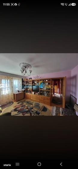 Apartament cu 3 camere semidecomandat în Milcov