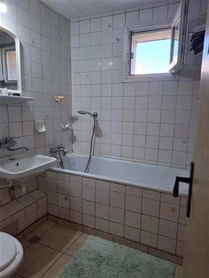 Apartament cu 3 camere semidecomandat în Fizicienilor