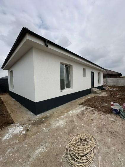 Casă individuală cu 3 camere cu Canalizare în Vârteju