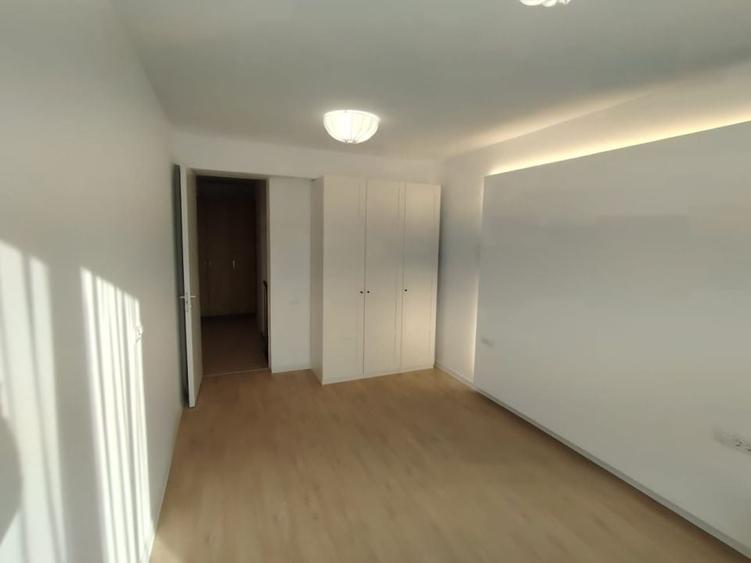 Apartament cu 4 camere decomandat, mobilat în Politehnica